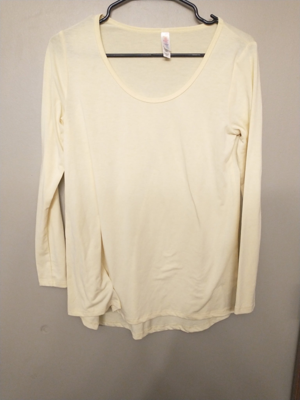 Lularoe Long Sleeve Tee in Yellow Size XS Like New